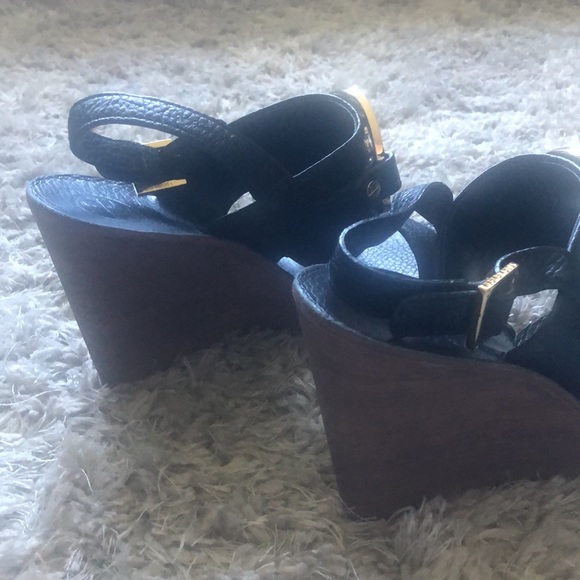 Authentic Tori Burch good condition leather black with gold plated logo - Picture 2 of 10